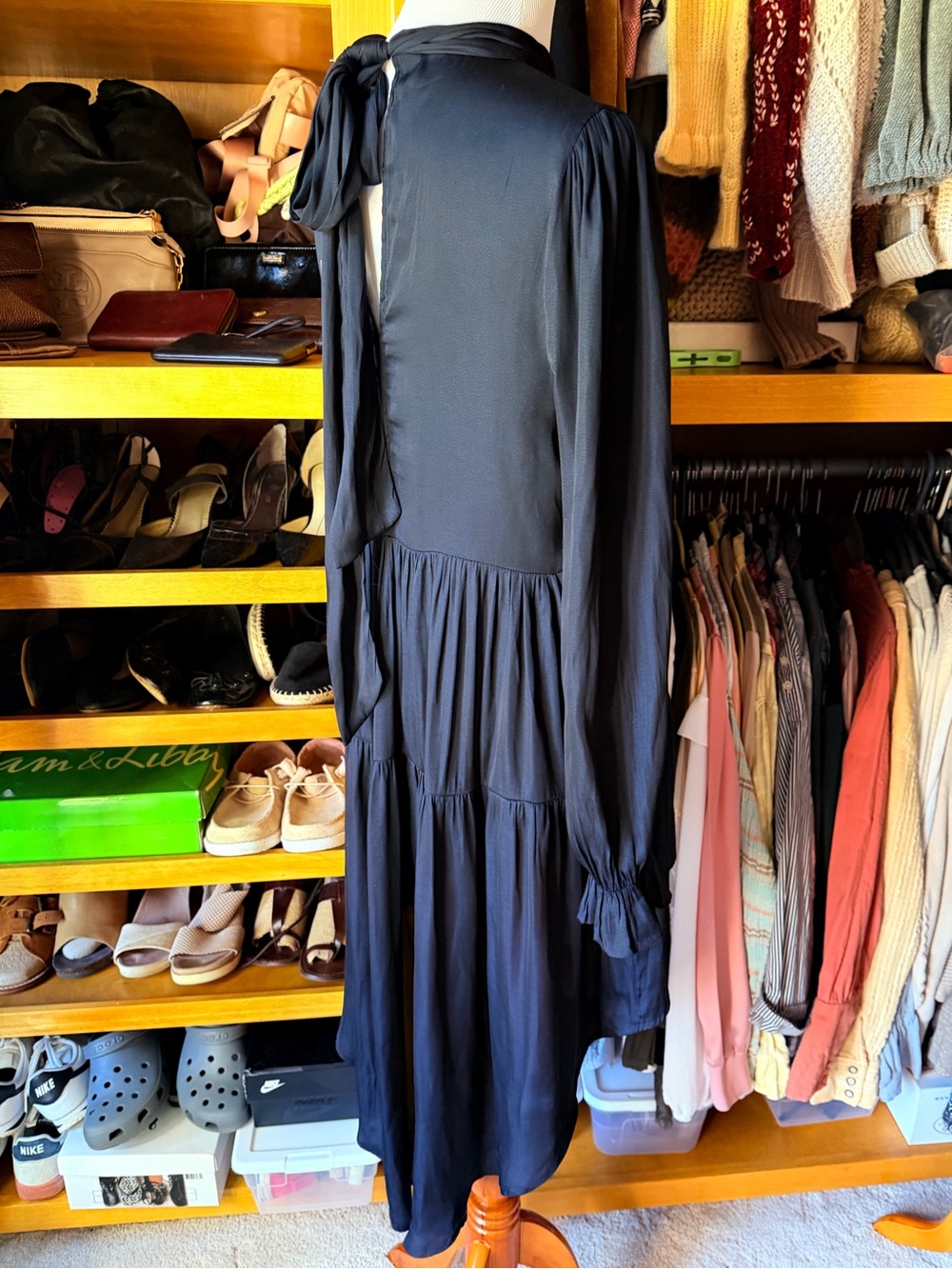MUSTARD SEED Black Long-Sleeve Tiered Midi Dress with Back Tie